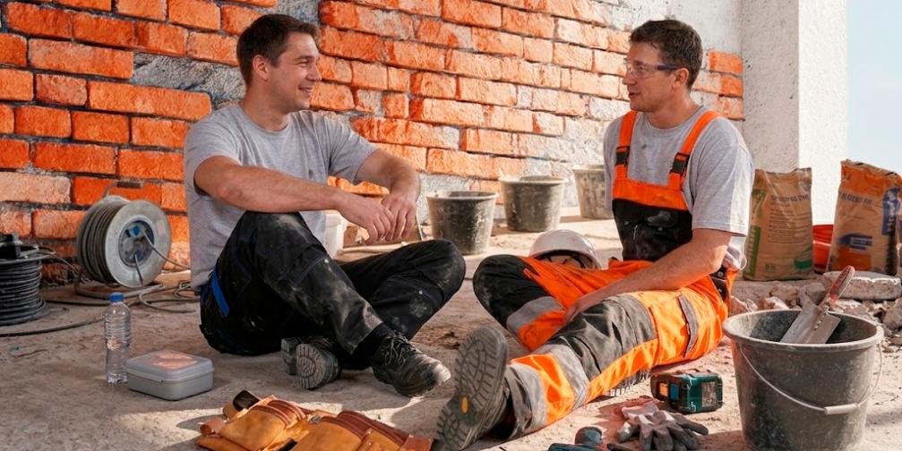 Рабочий полукомбинезон или брюки: как выбрать спецодежду для склада, стройки, СТО Рабочий полукомбинезон или брюки: как выбрать спецодежду для склада, стройки, СТО