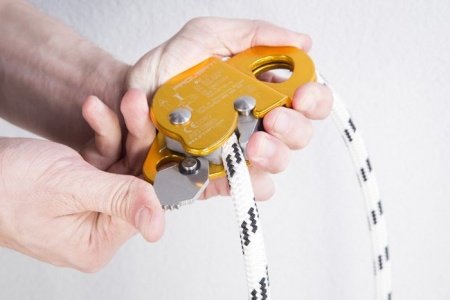 Зажим страховочный для плетеных канатов d-12мм